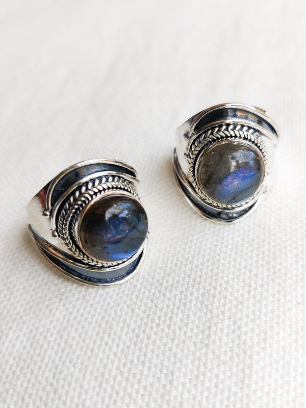 Labradorite Moonbeam Ring